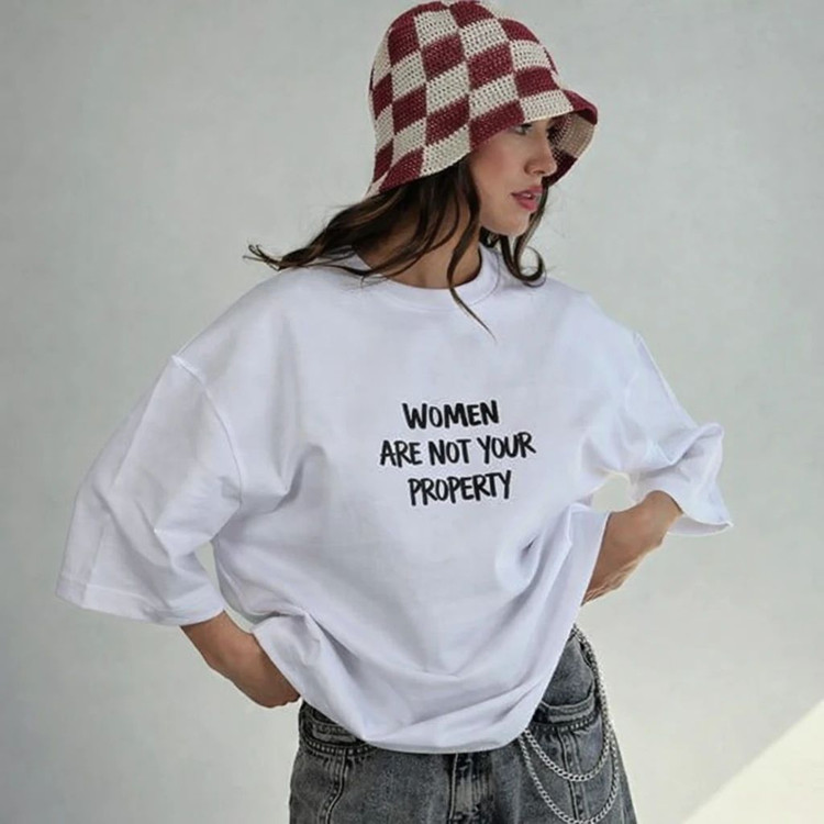 تصویر تیشرت باکسی زنانه طرح woman کد 10070 - ماه بوتیک