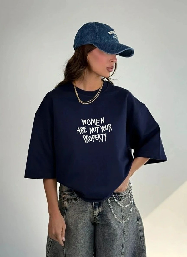 تصویر تیشرت باکسی زنانه طرح woman کد 10070 - ماه بوتیک