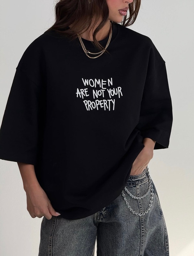 تصویر تیشرت باکسی زنانه طرح woman کد 10070 - ماه بوتیک